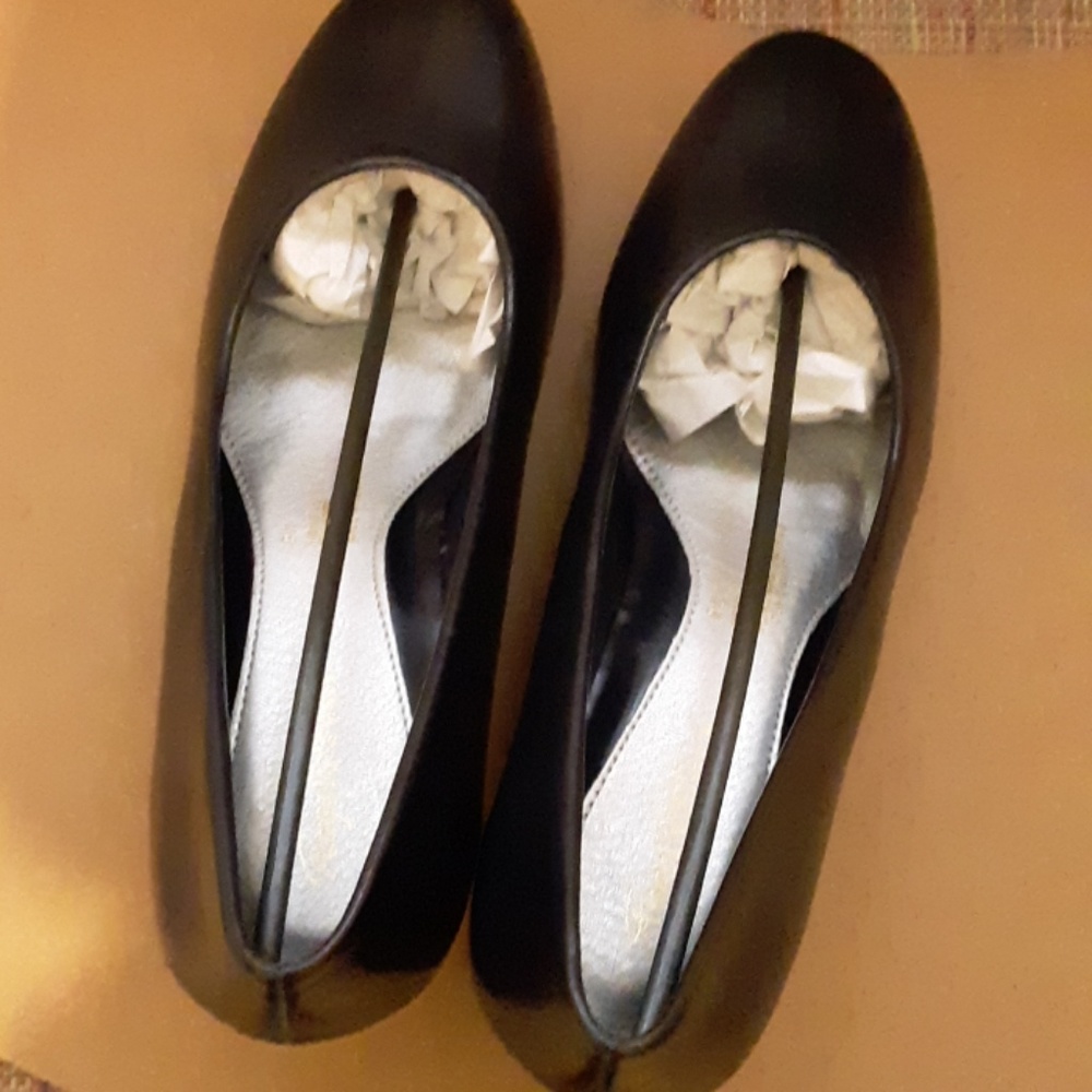 shoes - Picture 2 of 3